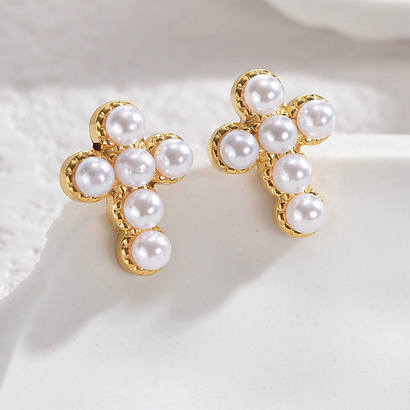 Holly Pearl Earrings