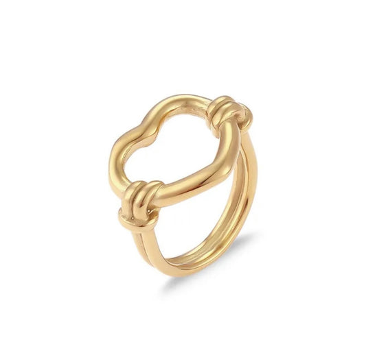 Anillo de oro con forma de corazón vintage